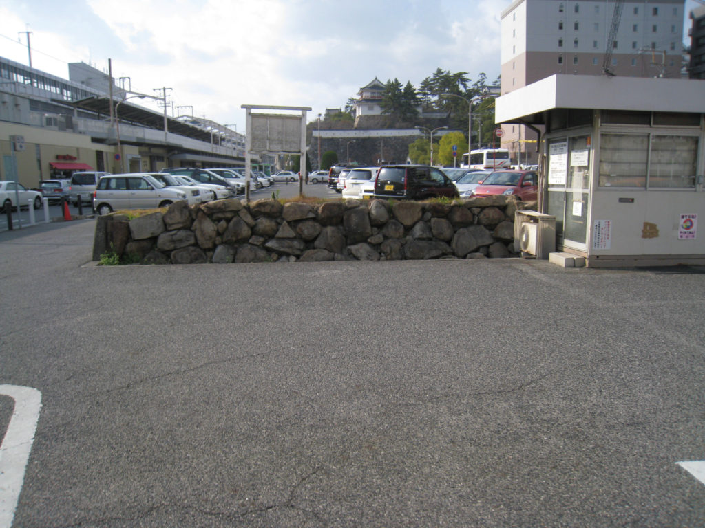 東外堀跡の石垣